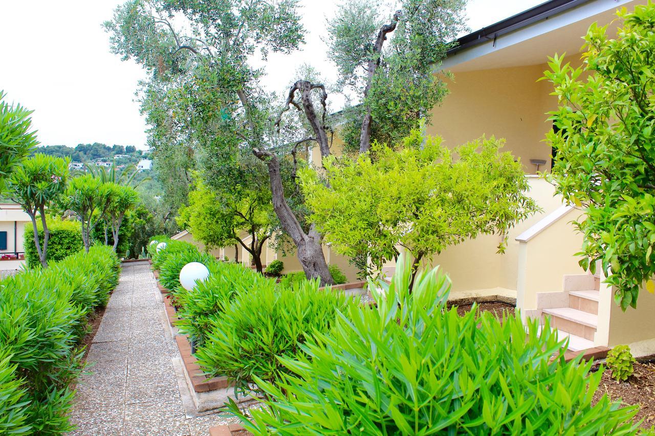 Villaggio Turistico Defensola Vieste Buitenkant foto